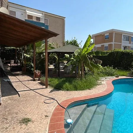 Seaside With Private Pool And Parking, Apartman