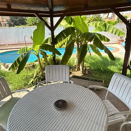 Seaside With Private Pool And Parking, Apartman
